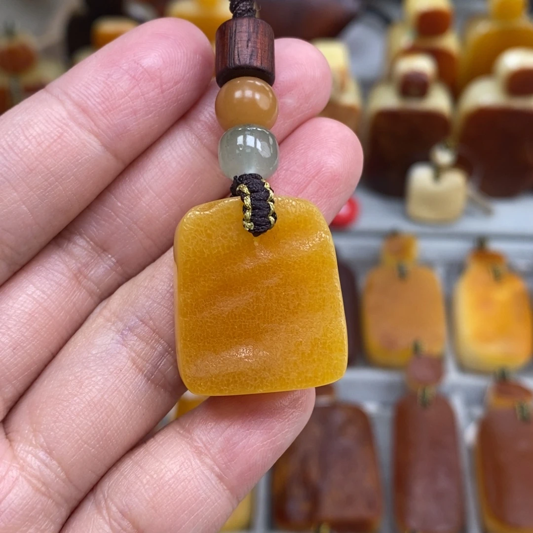 蜜蜡未镶嵌珠宝奇石