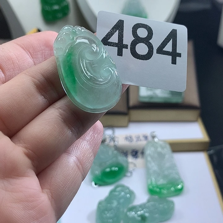 吊坠(赠链)未镶嵌翡翠