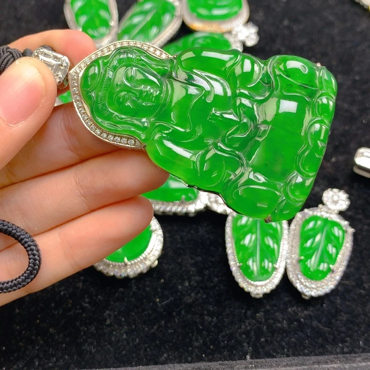 翡翠颈饰银S925镶嵌郎**丹一个