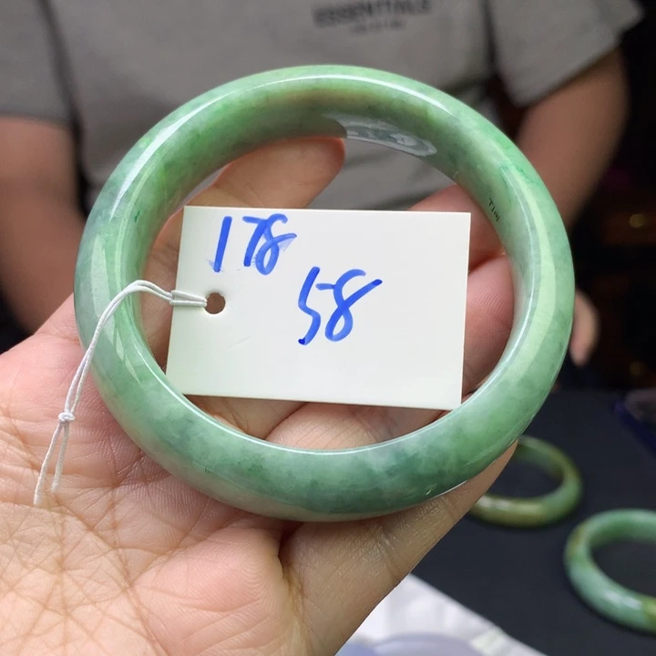 未镶嵌手镯翡翠178