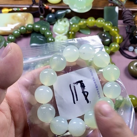 未镶嵌蛇纹石玉颈饰