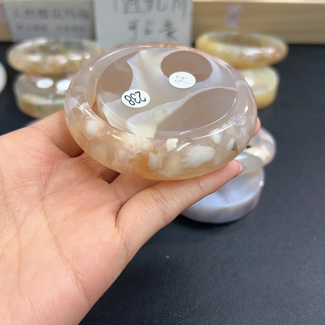玛瑙/玉髓手镯未镶嵌_****