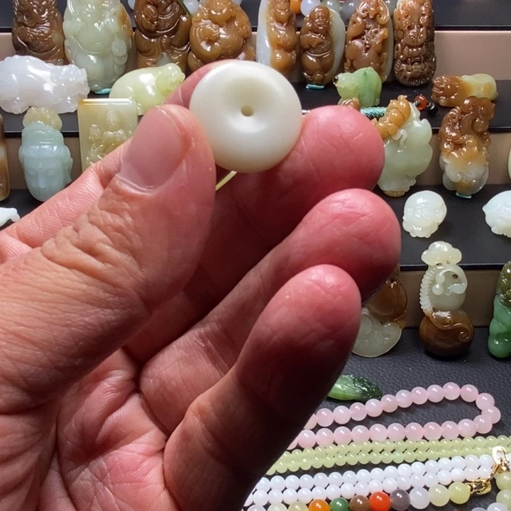 和田玉未镶嵌颈饰