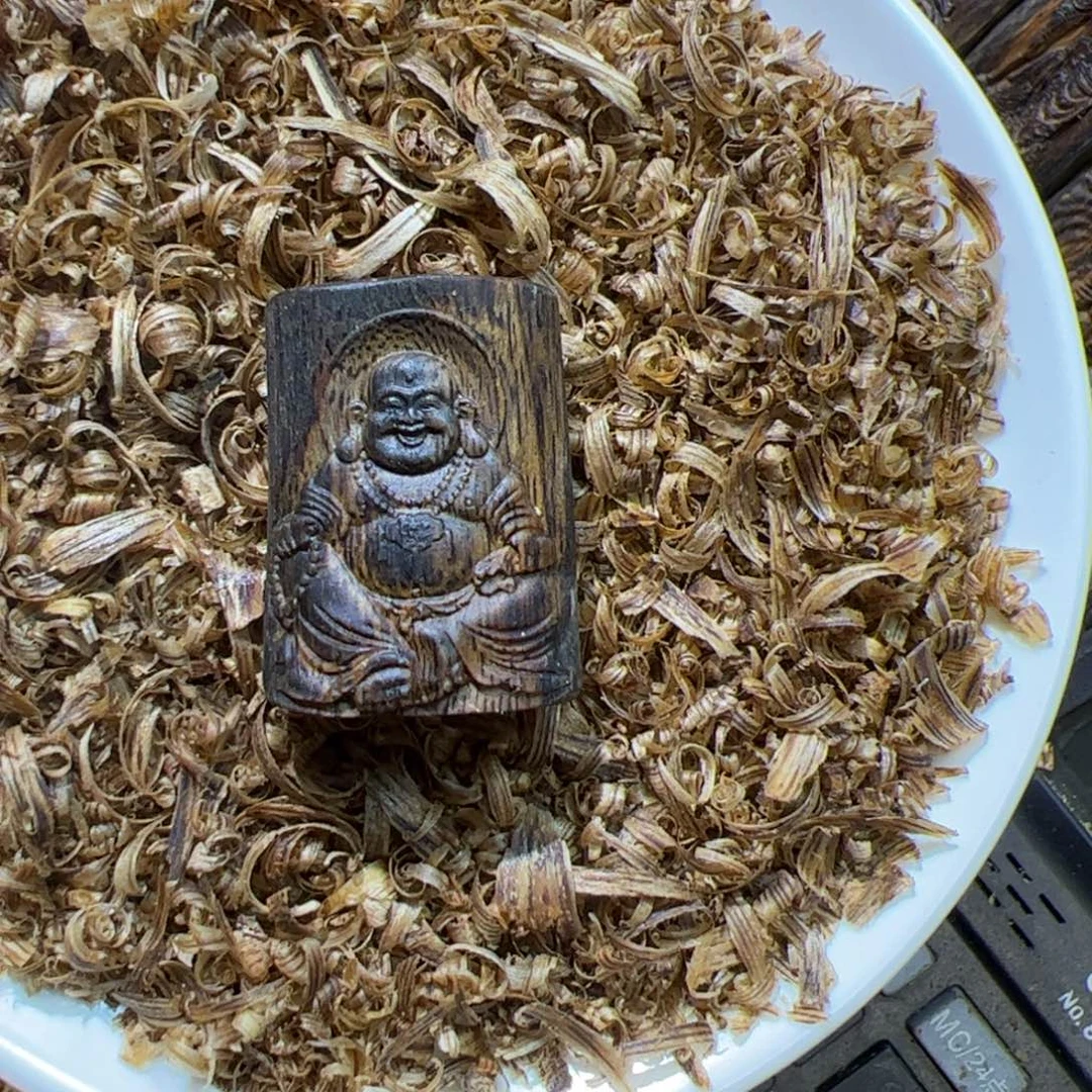 沉香沉香碎屑绿棋雕刻6.9克