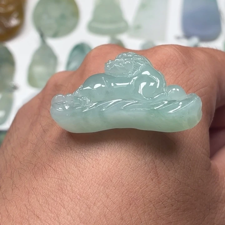 洋****翡翠未镶嵌颈饰挂件