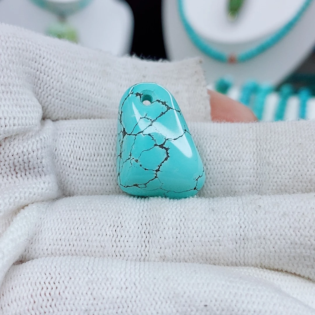 绿松石未镶嵌颈饰