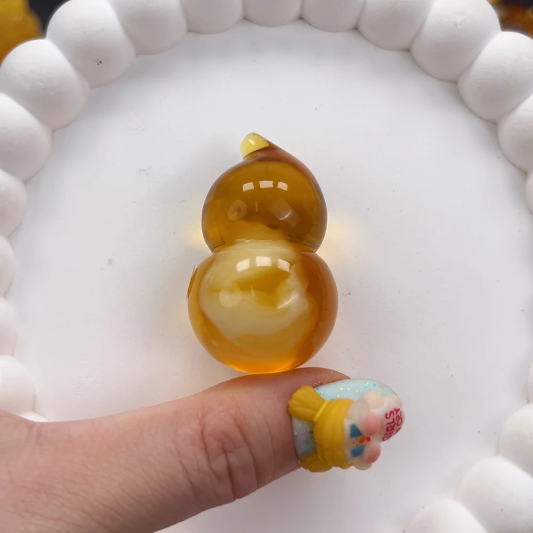 裸石琥珀未镶嵌意境葫芦