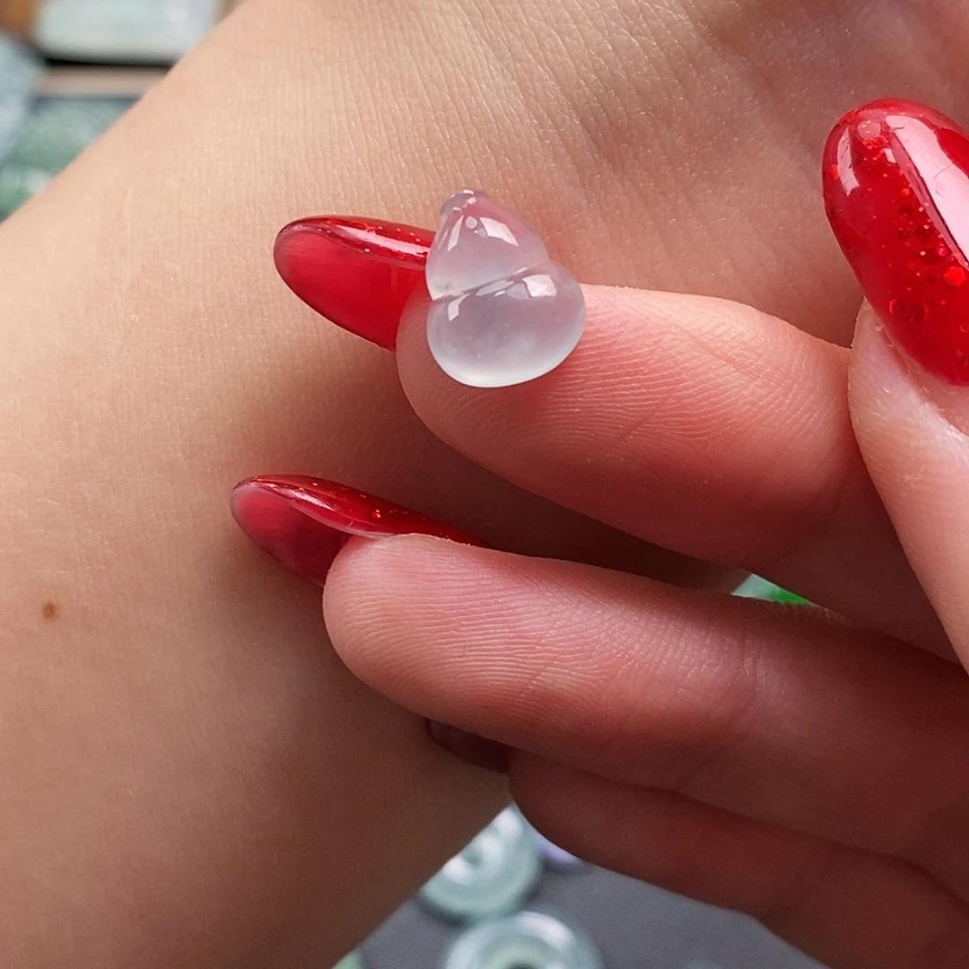 翡翠未镶嵌颈饰葫芦