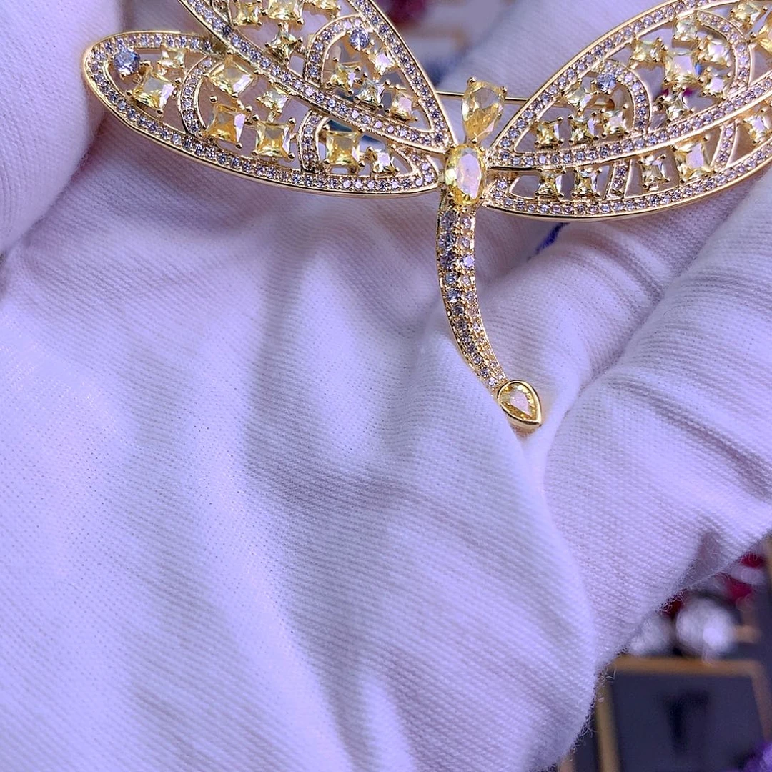 铜仿水晶胸针胸花