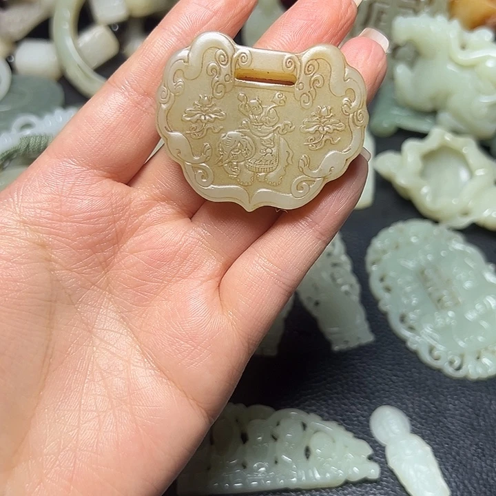 和田玉未镶嵌颈饰