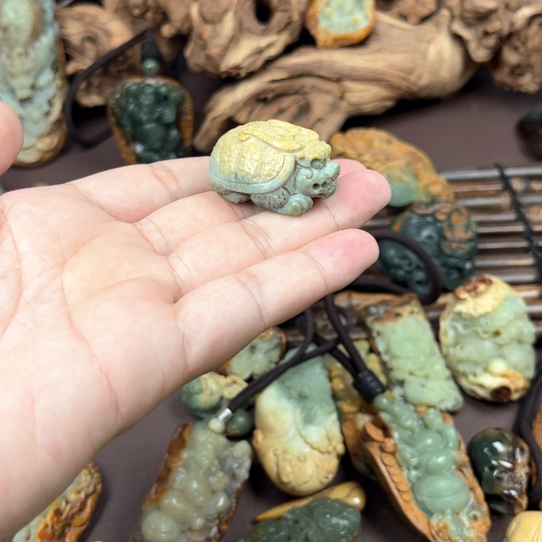 透闪石质玉未镶嵌颈饰