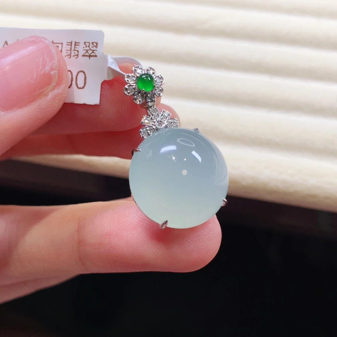 翡翠18K金镶嵌颈饰