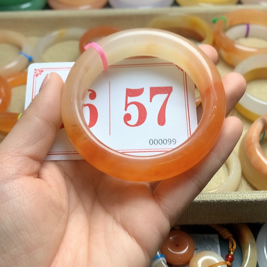 未镶嵌石英质玉（黄龙玉）手镯