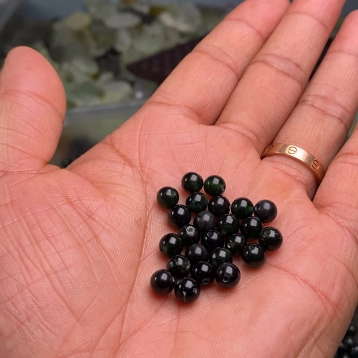 蛇纹石玉颈饰合金184