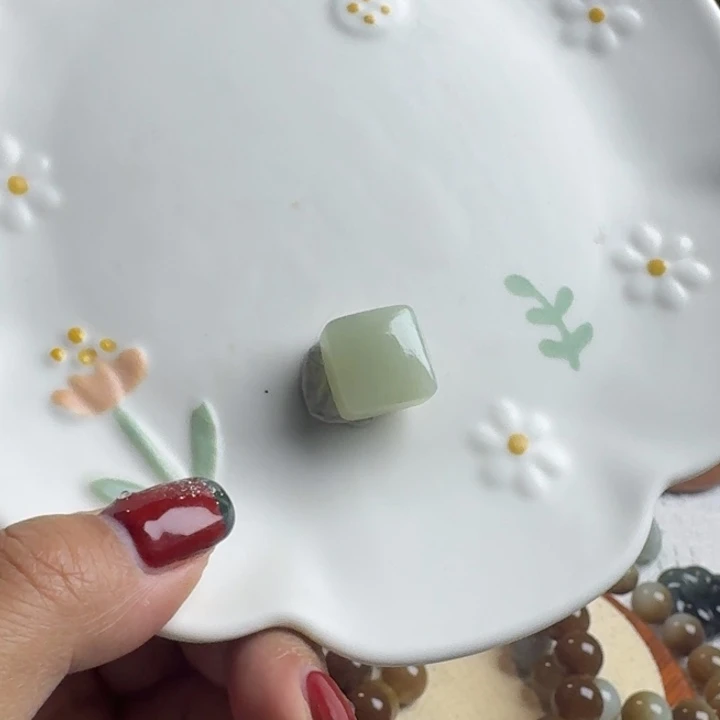 和田玉未镶嵌颈饰方糖