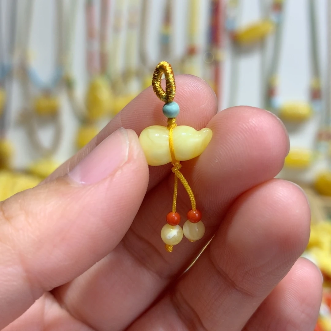 琥珀未镶嵌裸石迷你小葫芦