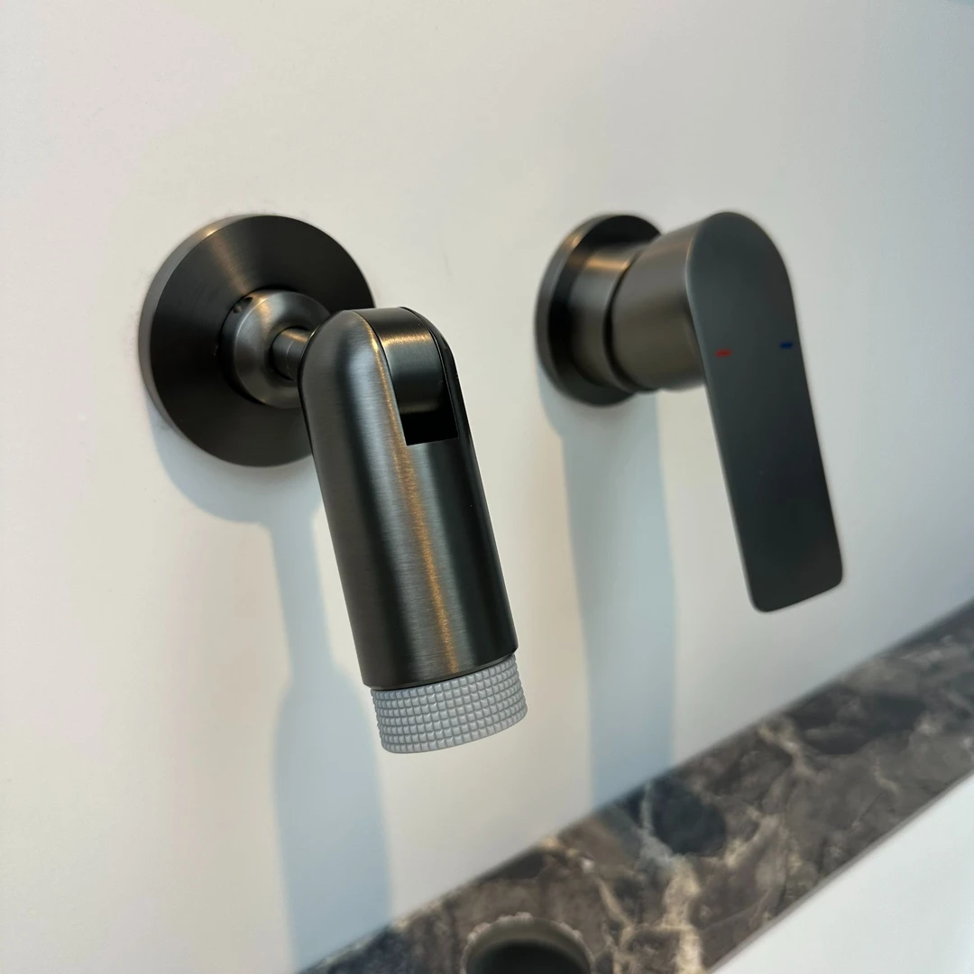 精铜枪灰色暗装可折叠洗脸盆轻奢简约入墙式冷热水一体隐藏水龙头