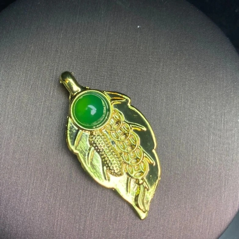 精美玉石叶子吊坠L