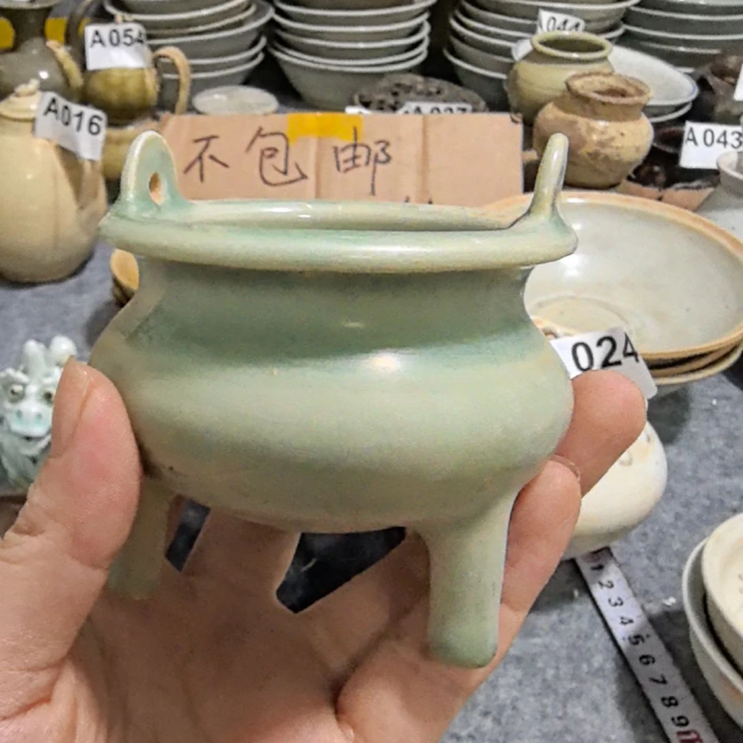 棉麻人****味龙泉窑香炉一个残