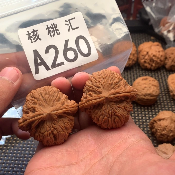 文玩核桃吊坠南疆