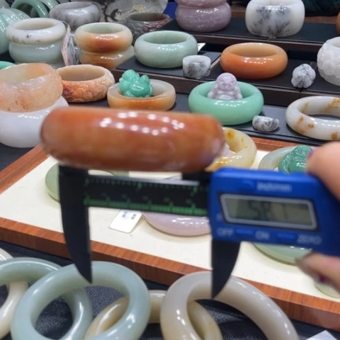 未镶嵌手镯石英质玉