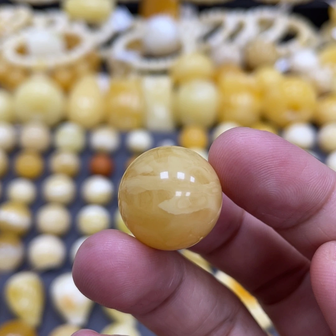 蜜蜡未镶嵌裸石18.4mm瑕疵浓蜡