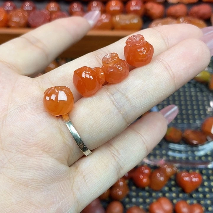 玛瑙/玉髓未镶嵌颈饰钱袋