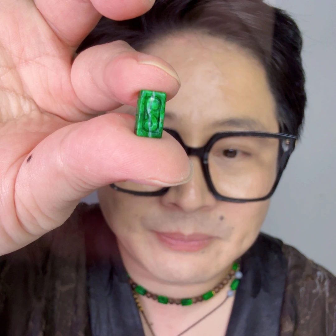 颈饰未镶嵌翡翠一件