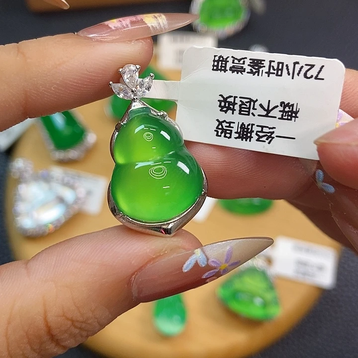 玛瑙/玉髓银S925镶嵌颈饰葫芦