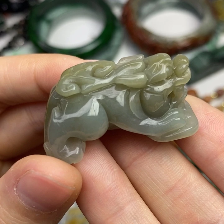 颈饰未镶嵌翡翠吊坠