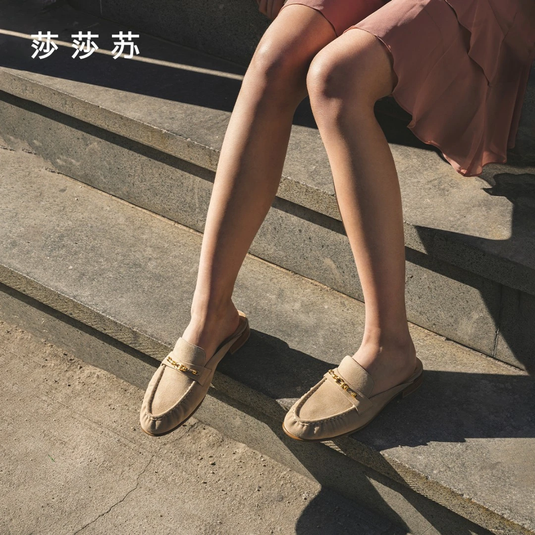 【唐顿庄园】莎莎苏2025欧若假日风平底穆勒拖包头半拖鞋ZA65137-40