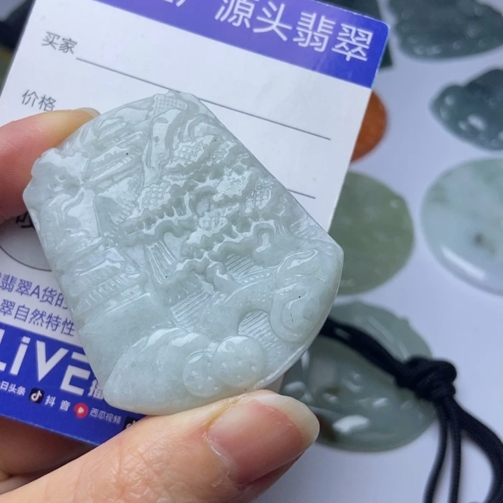 翡翠挂件未镶嵌翡翠