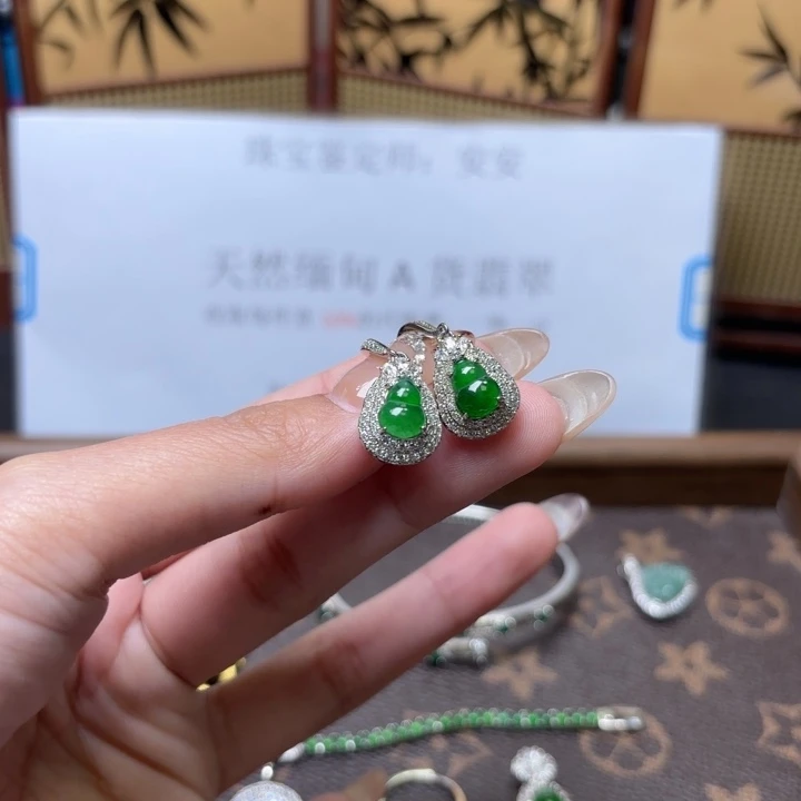 翡翠合金颈饰111111111