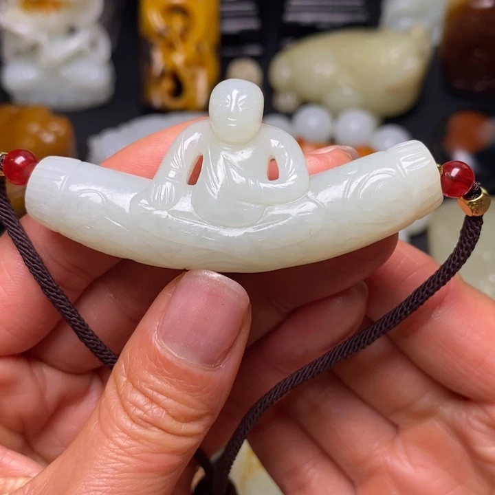 和田玉未镶嵌把件