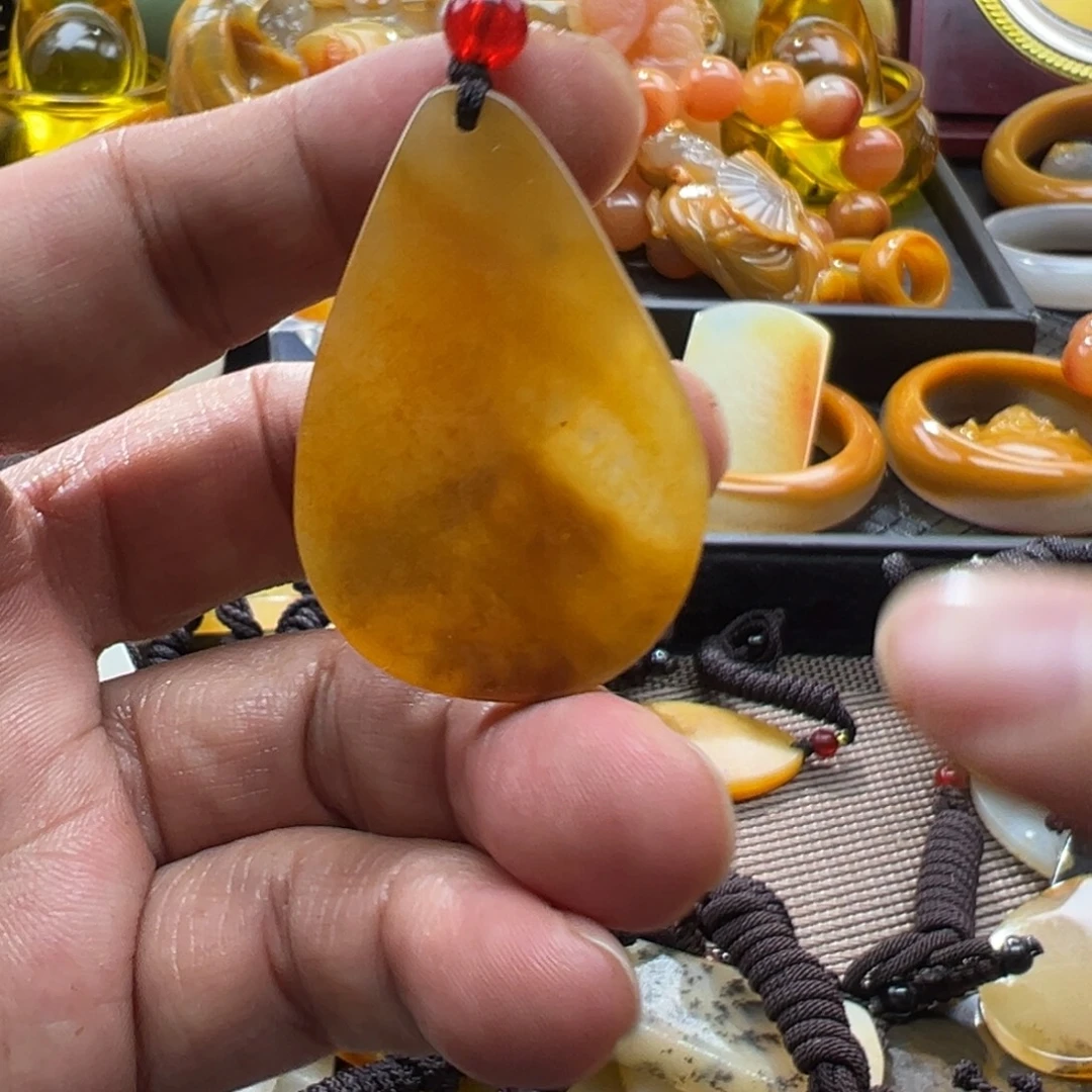 石英质玉未镶嵌颈饰