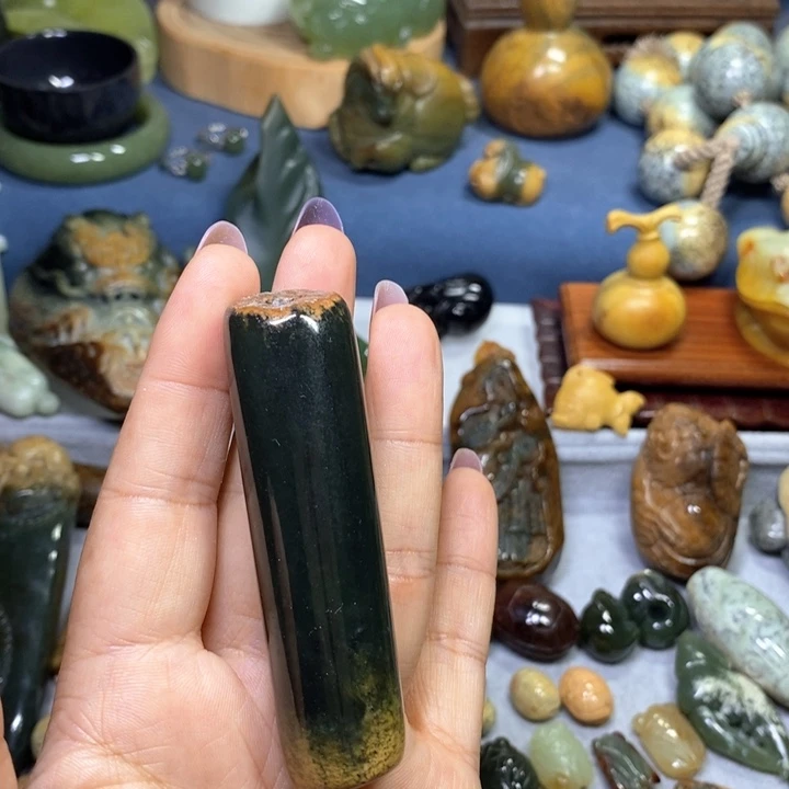 未镶嵌岫岩河磨玉（透闪石质玉）把件