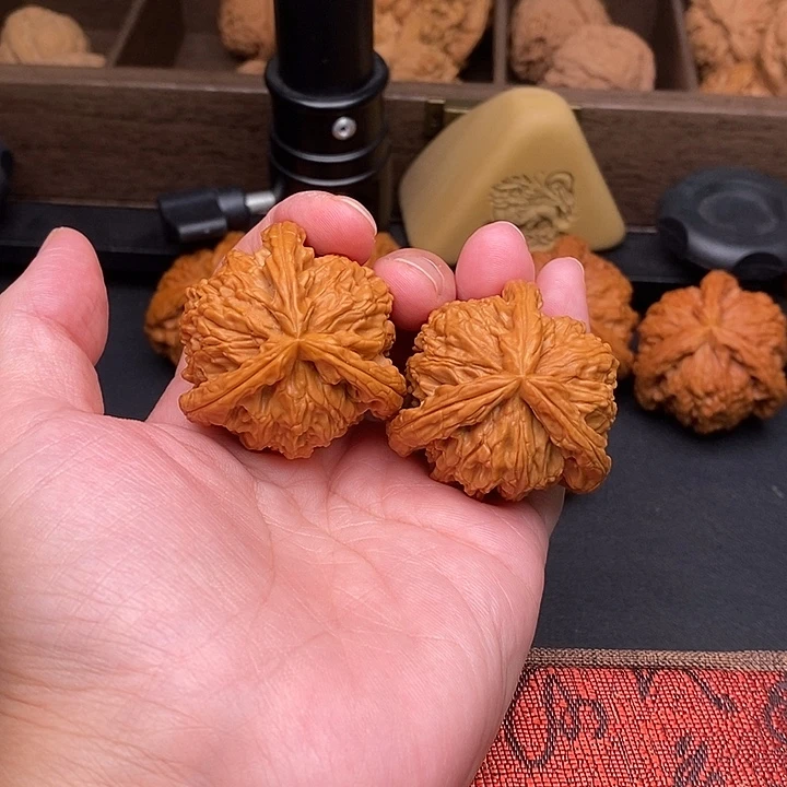 吉***玉把件文玩核桃白奔