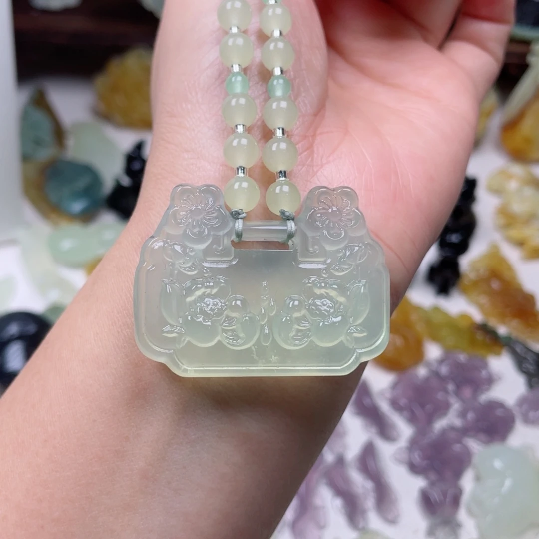 蛇纹石玉颈饰未镶嵌