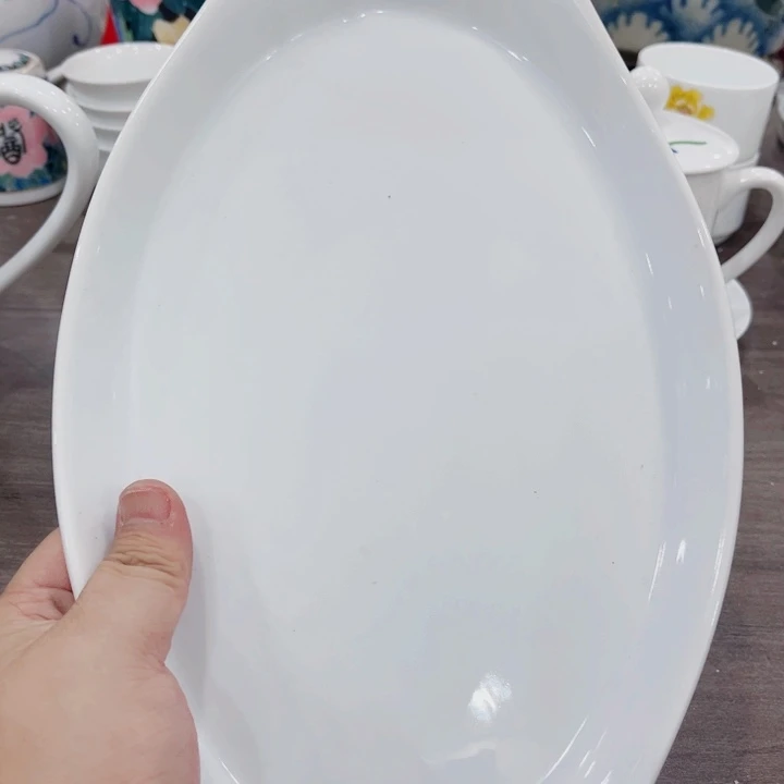 釉下五彩的瓷器和瓷器