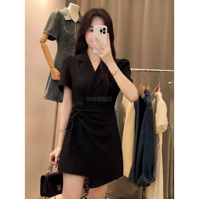 法式赫本风v领短袖夏季收腰2025新款女黑色连衣裙显瘦a字短裙气质