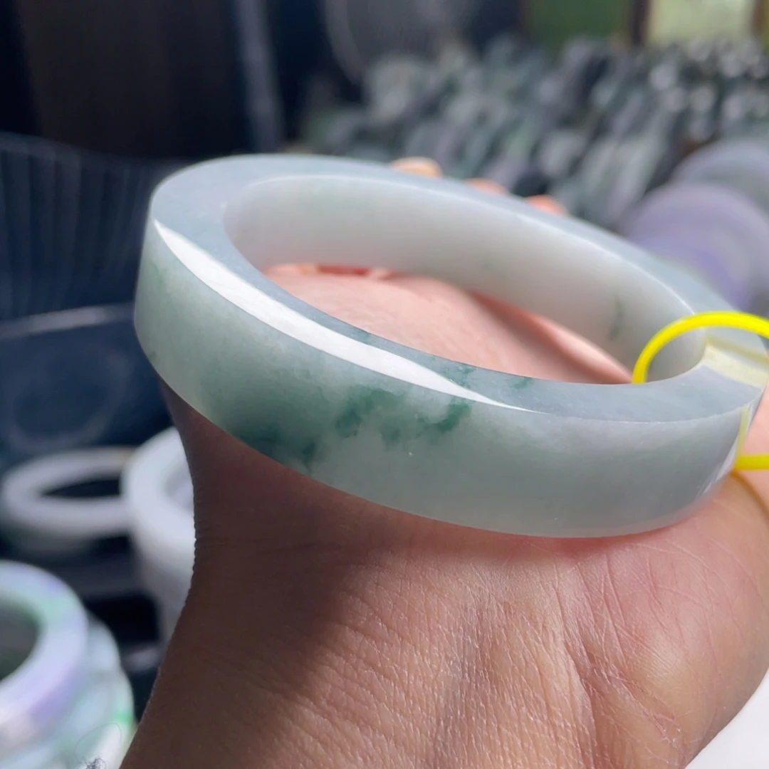 定制翡翠未镶嵌翡翠手镯