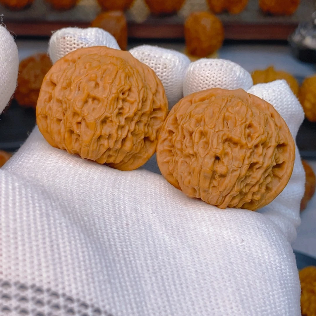 文玩核桃吊坠凤凰山