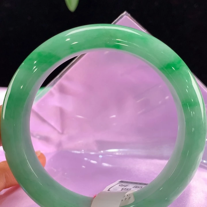 翡翠手镯未镶嵌微瑕-1856