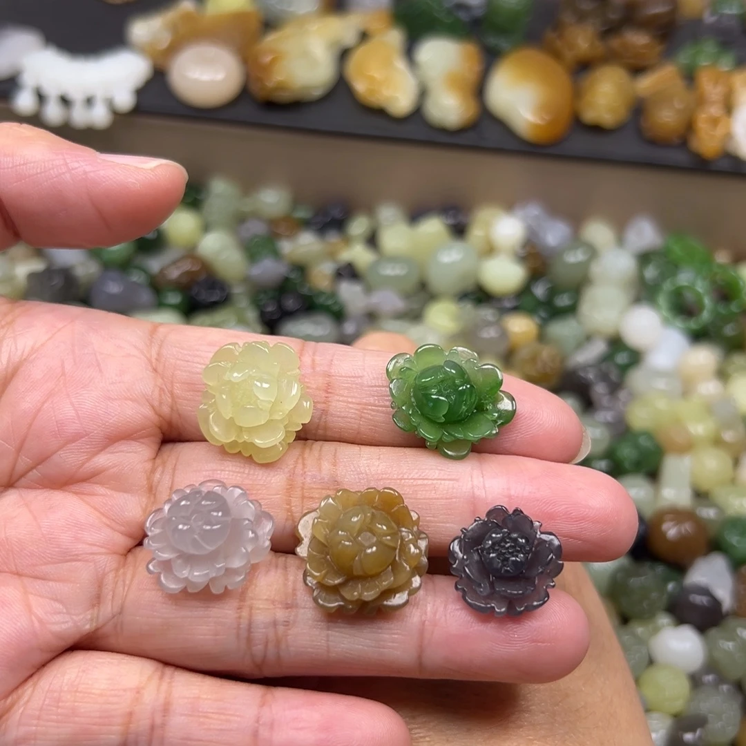 和田玉未镶嵌颈饰350多样性发其一