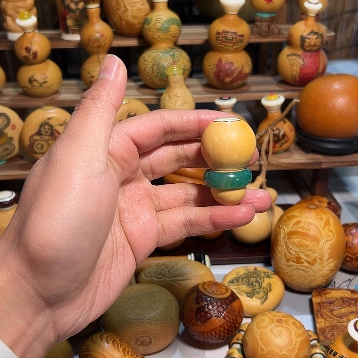 蜜蜡口碧玉套环葫芦