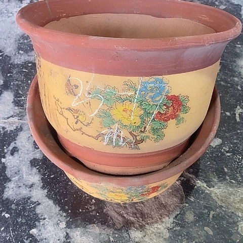 中国宜兴紫砂花，