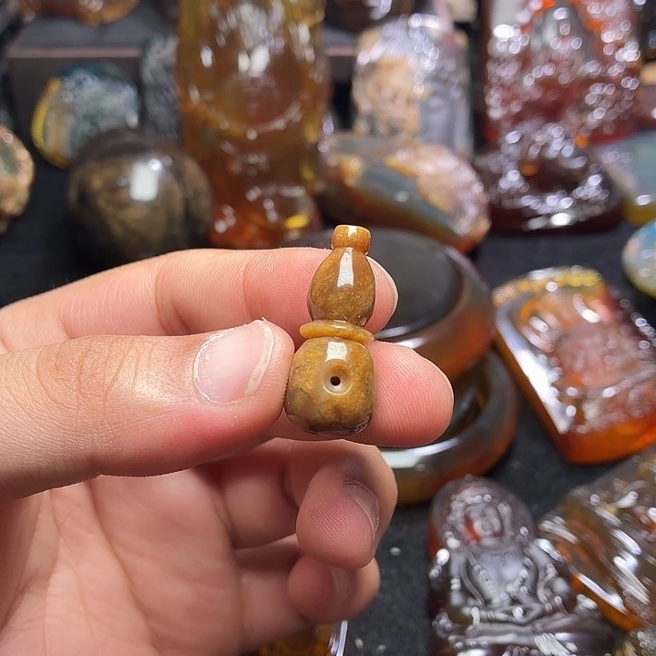 琥珀未镶嵌颈饰142