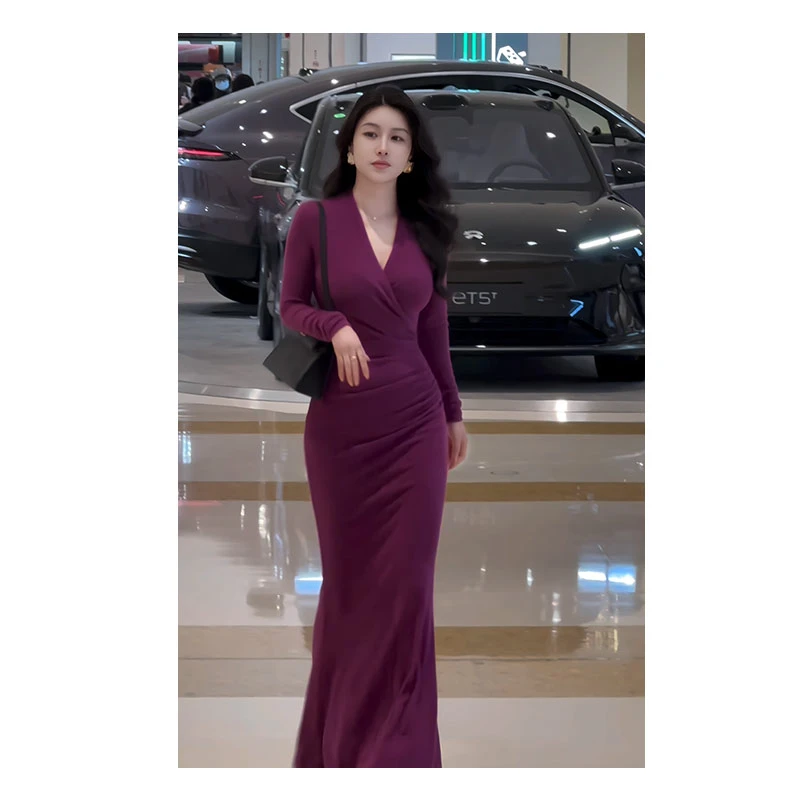 DOUDOUMANMAN-春季新款修身长袖V领鱼尾遮肉包臀显瘦连衣裙