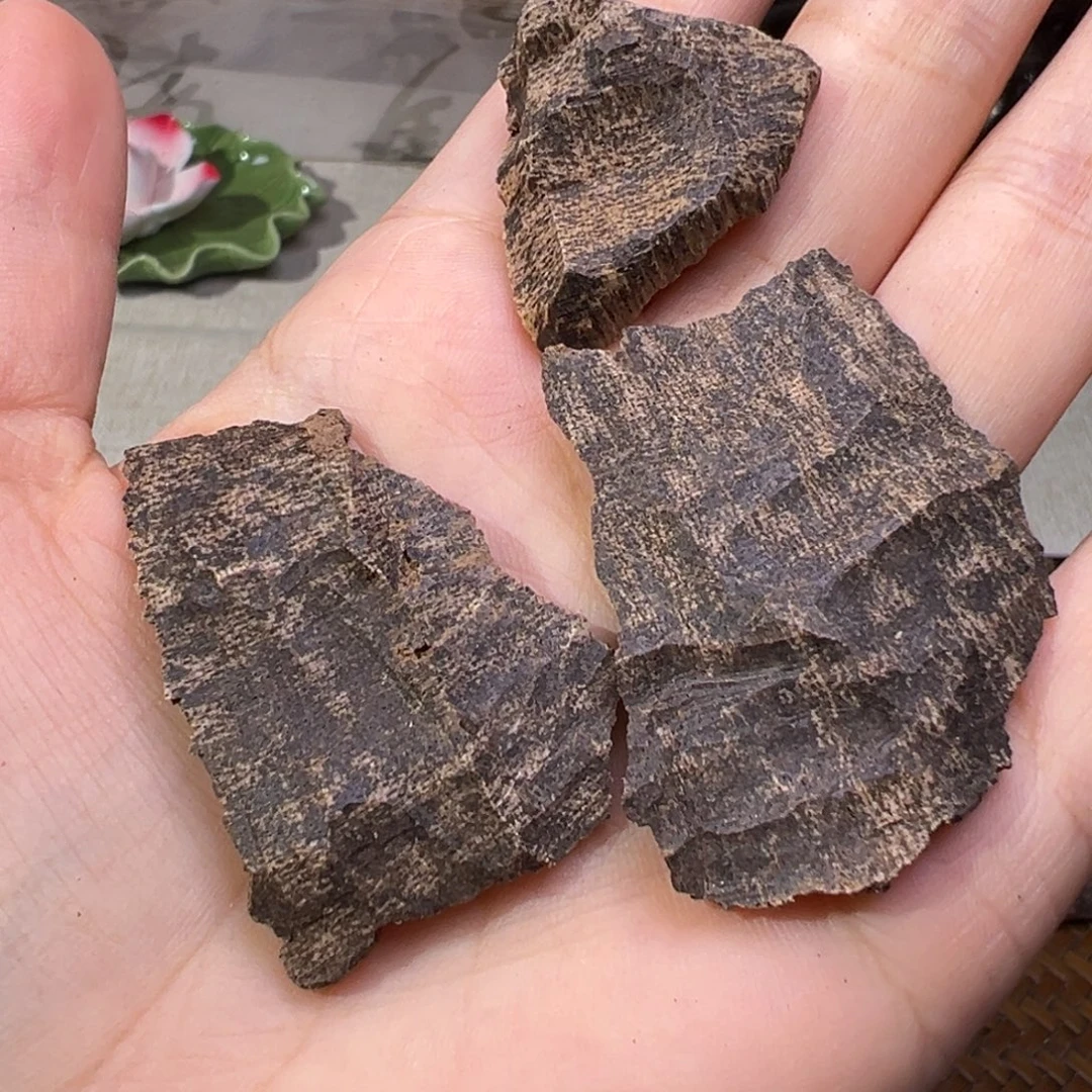 沉香碎屑沉香海南万宁老包壳5.7克