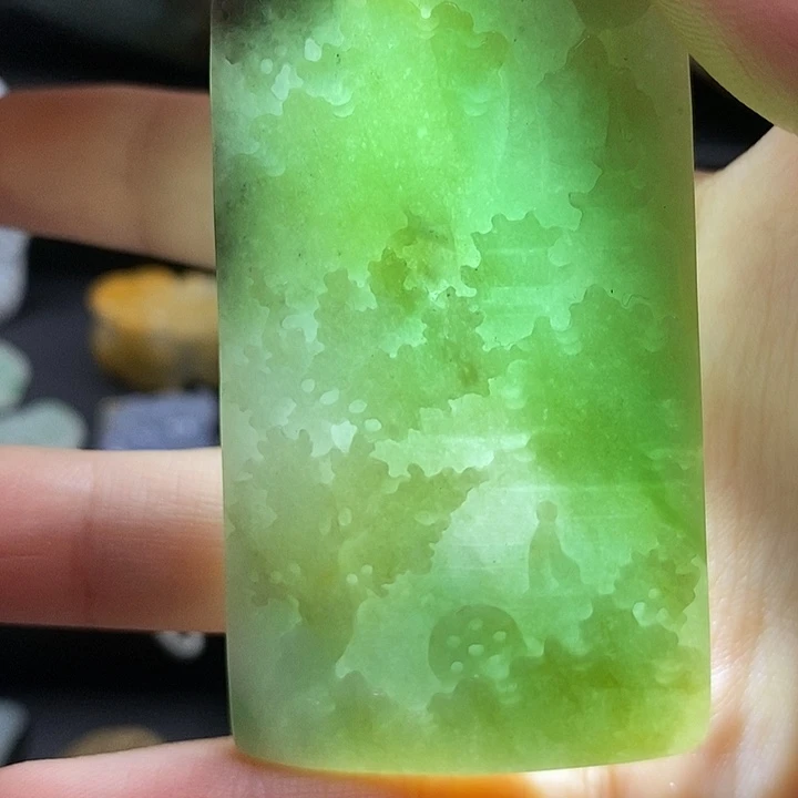 翡翠未镶嵌颈饰翡翠首饰